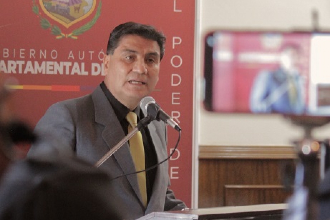 Gobernador destaca importante labor del periodista orureño