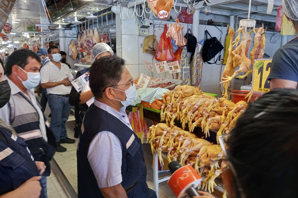 Verifican que bajó el precio de la carne de pollo y cerdo en Santa Cruz