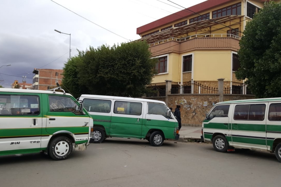 Chóferes de Oruro anuncian paro de transporte con bloqueo de calles