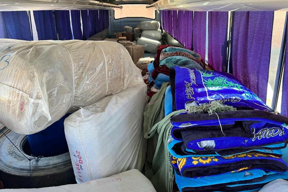 Aduana incauta fardos de ropa y celulares valuados en más de Bs 430.000