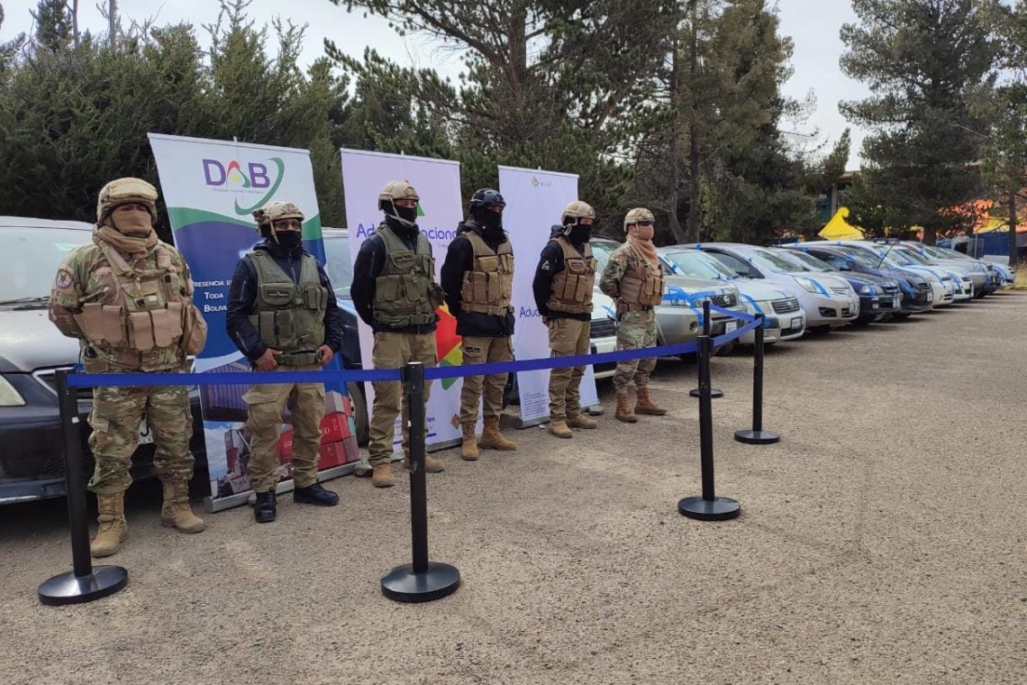 Aduana comisa 28 vehículos “chutos” valuados en Bs 2,8 millones en La Paz 