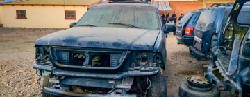 Encuentran en una vivienda 14 vehículos indocumentados, 11 siendo desmantelados