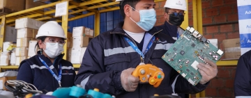 Aduana inutiliza aparatos electrónicos que son subastados