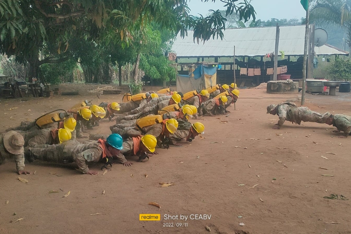 Bomberos muestran coraje para sofocar incendios en Santa Cruz y Beni