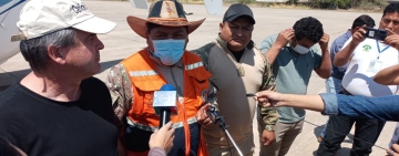 Defensa Civil llega con un helicóptero a Yacuiba para sofocar el incendio de la serranía
