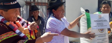 Defensa Civil entrega 58 toneladas de ayuda a 2.688 familias de Chuquisaca y Potosí