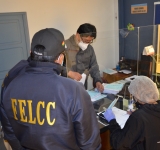 Mujer enamoró a un adulto mayor para timarle Bs 90.000 en El Alto