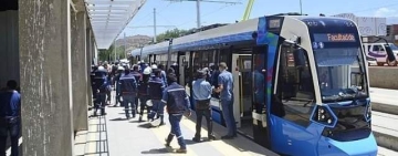 Roban cable del Tren Metropolitano e interrumpen operaciones, la Policía busca a implicados