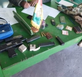 En la lucha contra el contrabando hallan ametralladora UZI, hay tres capturados