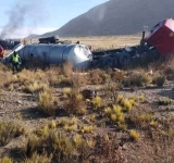 Dos muertos y un herido en choque frontal de camión gasero y un tráiler-cisterna 
