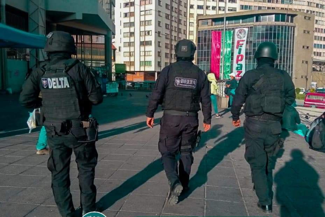 Policía desplaza servidores policiales para la recuperación de espacios en La Paz