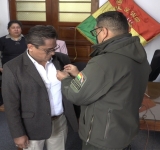 La Escuela Superior de Policías distingue con el Emblema de Oro al Gerente General de la CNS