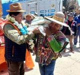 Entregan 37,86 toneladas de ayuda para 1.300 familias de municipios de Oruro