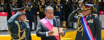 Novillo exhorta cumplir con su rol, los valores y las leyes a nuevo comandante de las FFAA