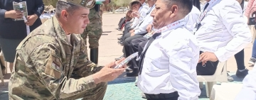 Defensa entrega 115 libretas de Servicio Militar a personas con discapacidad en Tupiza