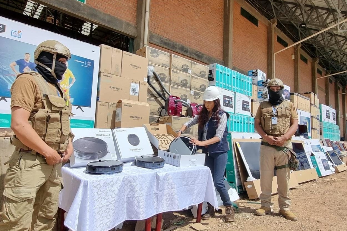 Cae contrabandista con mil televisores con documentos falsos de la Aduana