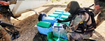 UMOPAR desbarata pista e incauta avioneta con 300 kilos de clorhidrato en el Chapare