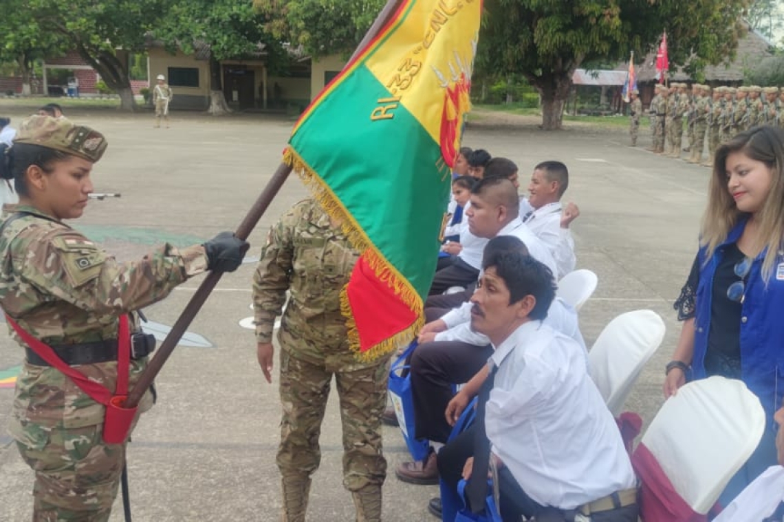 Defensa entrega 50 Libretas del Servicio Militar a personas con discapacidad en el trópico de Cochabamba
