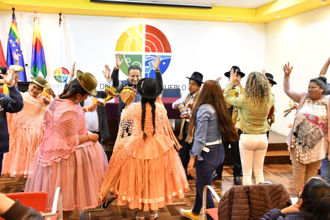 Defensoría presenta la Declaración Universal de los DDHH en Lengua de Señas Boliviana