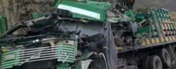 Colisión de flota y camión causa cinco heridos en la carretera Cochabamba-Oruro