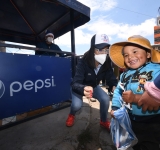 CBN a través de su marca Pepsi entrega juguetes a niñas y niños de la ciudad de El Alto