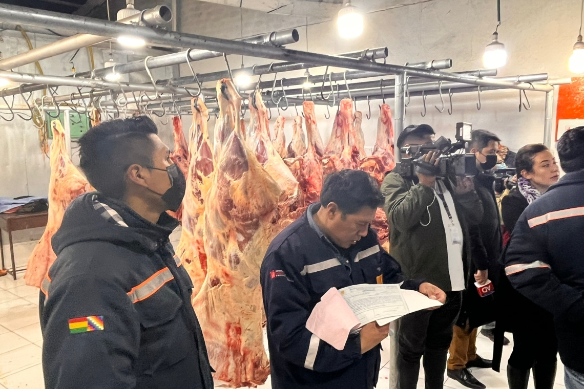 El Alto: Sancionan con 3.000 y 10.000 UFV a dos frigoríficos por alterar el peso en sus balanzas