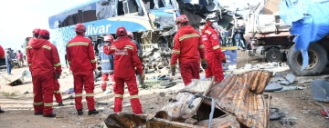 Siete fallecidos y 18 heridos en triple colisión en la carretera La Paz-Oruro