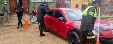 Policía Boliviana recupera vehículo reportado como robado en Iquique-Chile