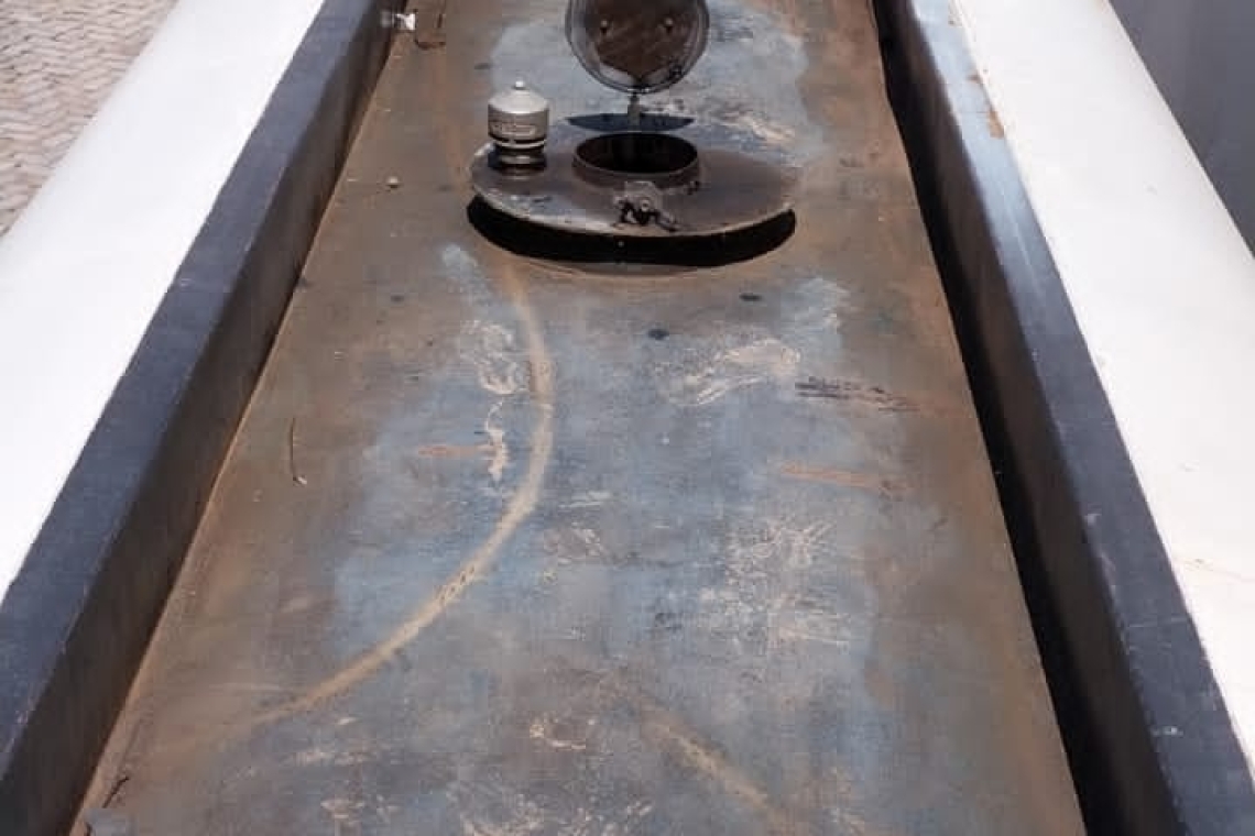 Comunarios interceptan vehículos llevando combustible de contrabando