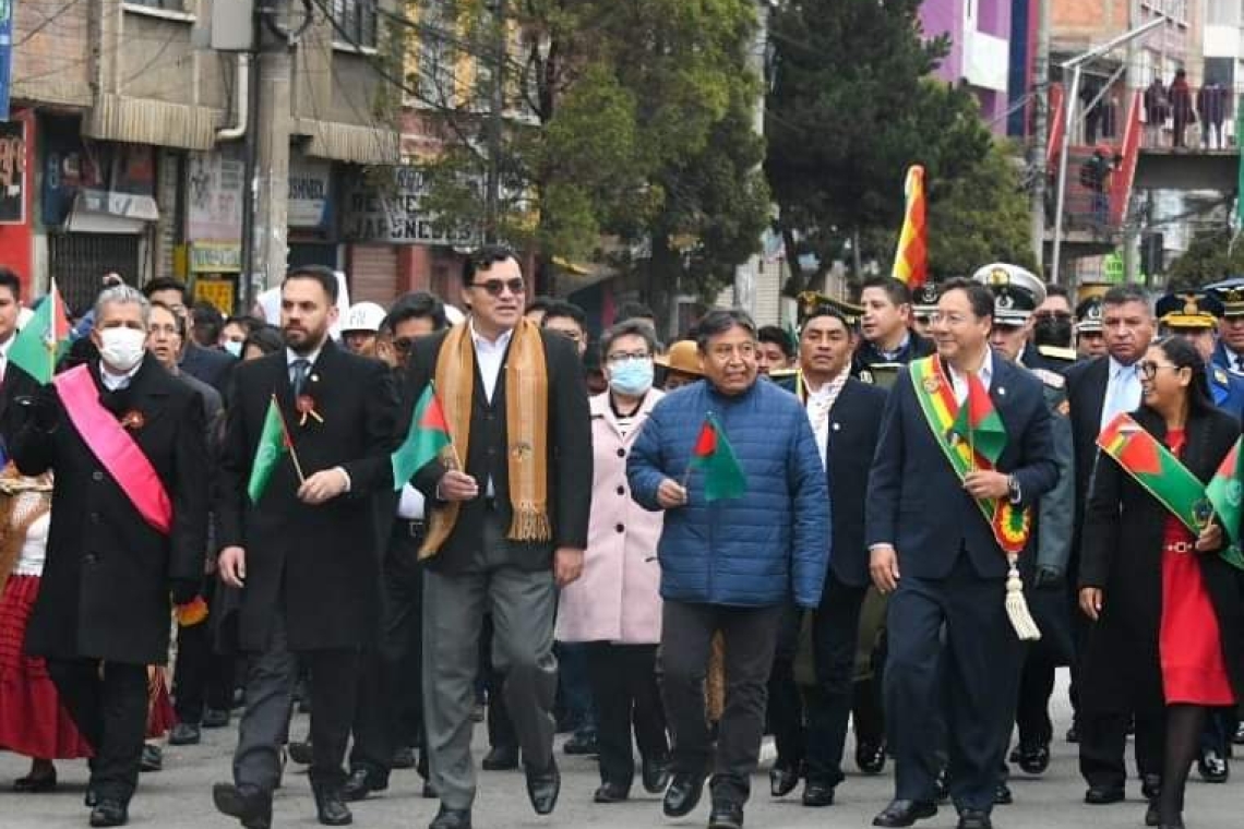 Gobierno, FFAA y Policía rinden homenaje a la valerosa ciudad de El Alto