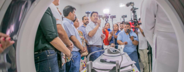 Gobierno y Japón entregan al Beni un tomógrafo computarizado