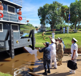 Armada realiza ceremonia de botadura de remolcadores en la amazonia