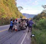 Pasajeros salen ilesos de accidente de tránsito hacia Los Yungas