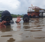 Buceadores de la Armada Boliviana realizan instrucción en el Río Ichilo