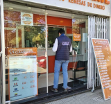 Aprehenden a librecambistas por agio en venta de dólares en Oruro