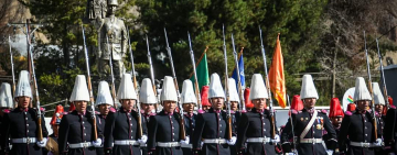 Presidente exhorta a cadetes seguir ejemplo de servicio a la patria y su pueblo 