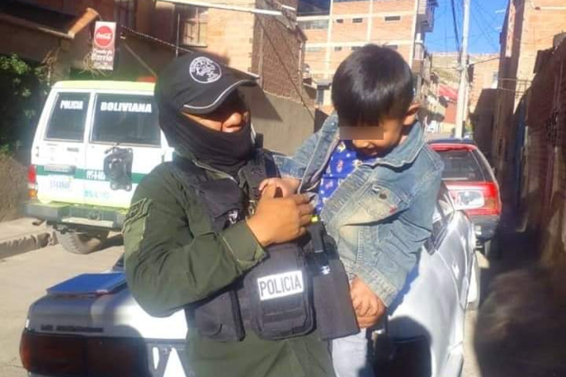 Policía halla a niño desaparecido y retorna a su familia en Potosí