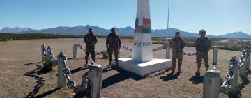 FFAA inspeccionan hitos e instalaciones militares en la frontera con Chile