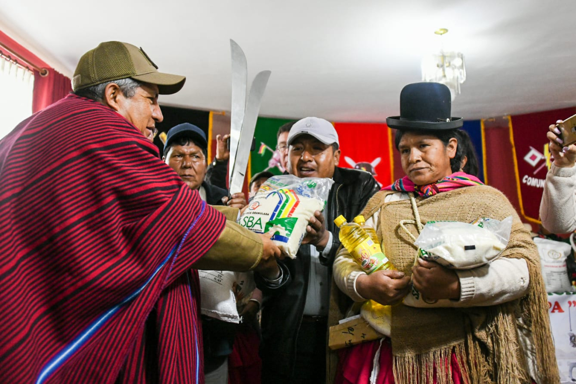 Desastres: Gobierno entrega ayuda a más de 2.000 familias de municipios paceños