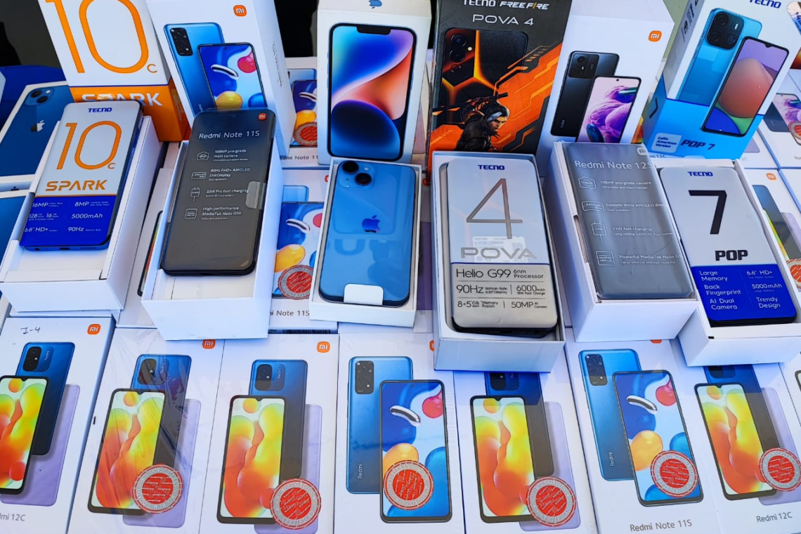 Aduana comisa 195 celulares de alta gama en frontera con Chile