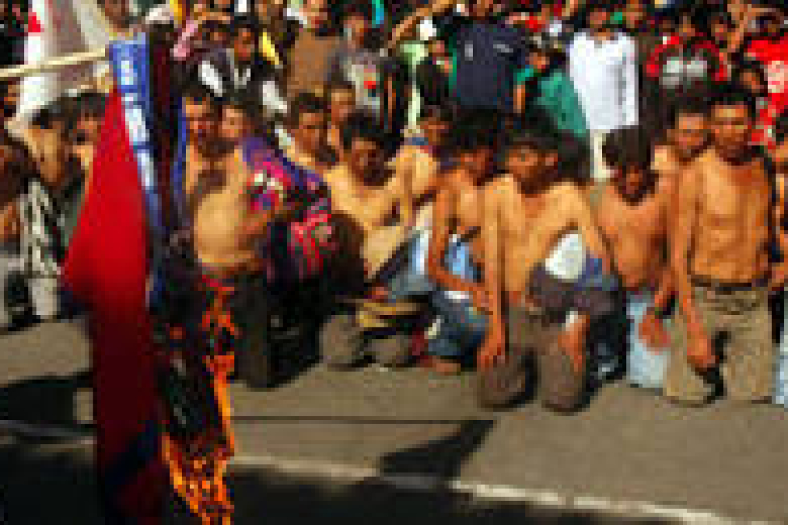 Rinden homenaje a víctimas de racismo en 2008 en la plaza 24 de mayo