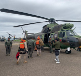 Gobierno desplaza aeronave y brigadas para evacuación y rescate en Santa Cruz