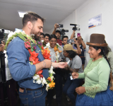 En Caranavi ministro Del Castillo inicia emisión de licencias de conducir