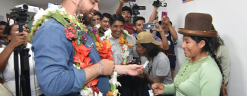 En Caranavi ministro Del Castillo inicia emisión de licencias de conducir