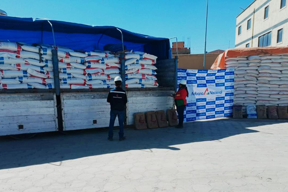 Aduana comisa 106 toneladas de harina, arroz y aceite en frontera con Argentina