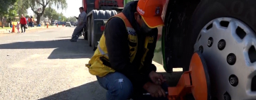 Dirección de Movilidad Urbana realiza operativo de control de paradas ilegales de flotas y camiones 