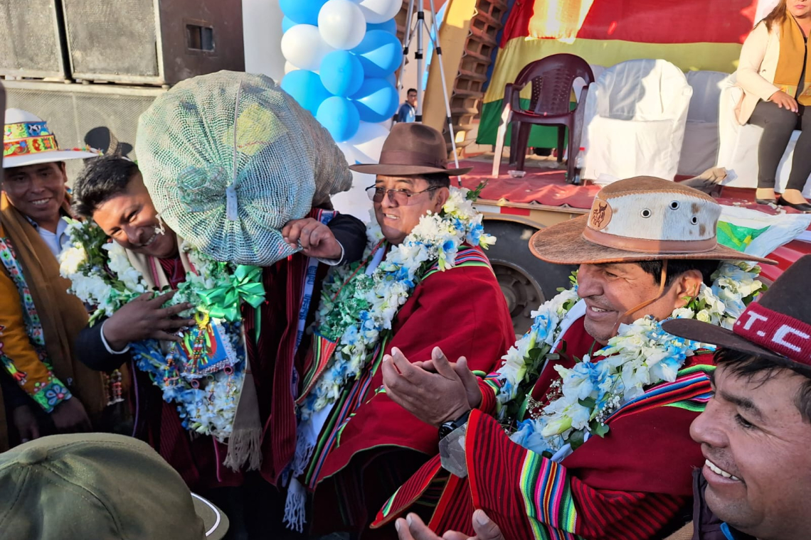 Gobierno entrega insumos agropecuarios a nueve municipios orureños