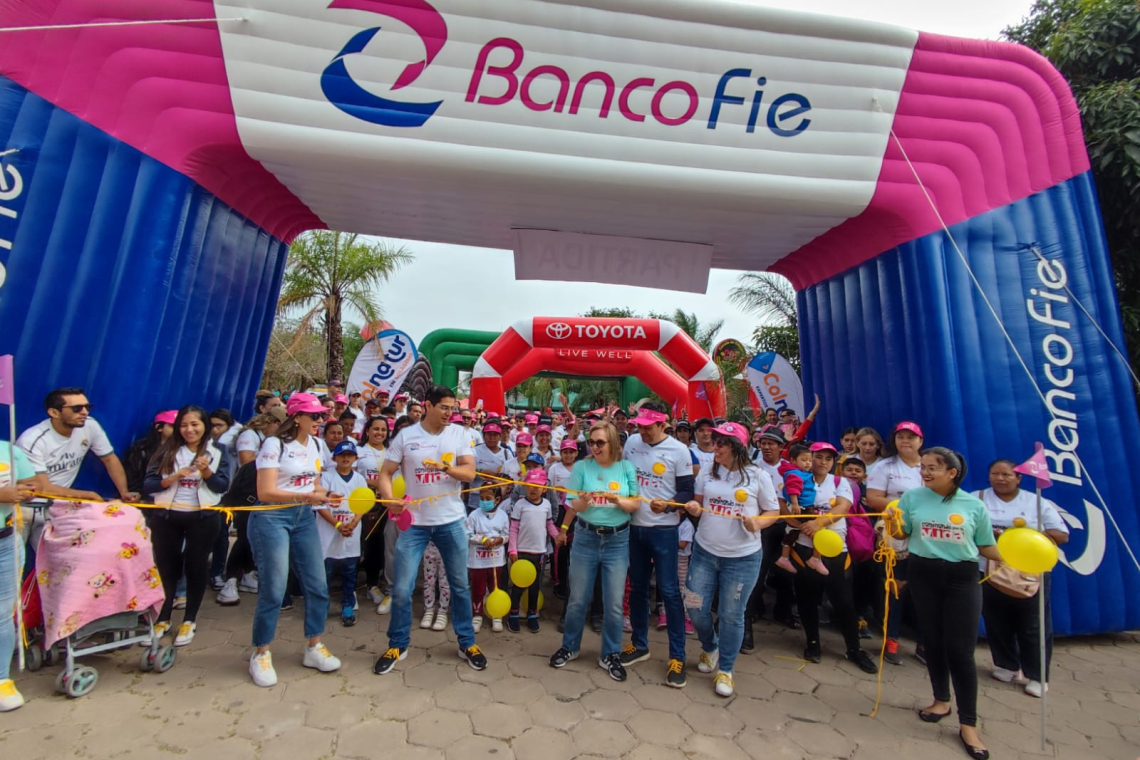 Campaña a favor de niñez con cáncer unió a 2.000 caminantes en Santa Cruz