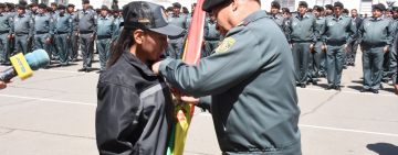 El Ejército condecora a Jhoselyn Camargo por sus logros deportivos