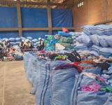 Aduana destruye 47 toneladas de ropa usada en Oruro para la Subasta Ecológica